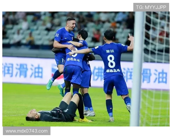 赛后分析:深圳足球队与武汉足球队的表现与状态对比解析 赛后分析:深圳足球队与武汉足球队的表现与状态对比解析