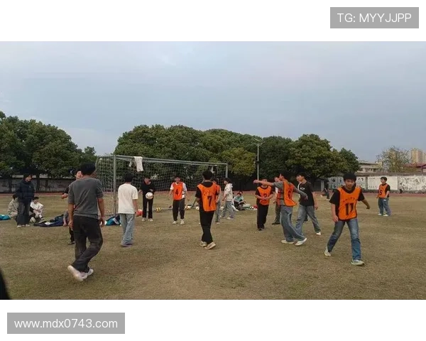 伊藤诚足球明星的崛起与挑战解析,如何在绿茵场上书写传奇人生 伊藤诚足球明星的崛起与挑战解析,如何在绿茵场上书写传奇人生